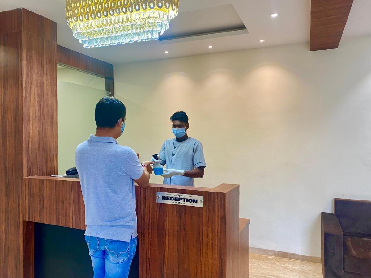Hotel Vrindavan Palace インドール エクステリア 写真
