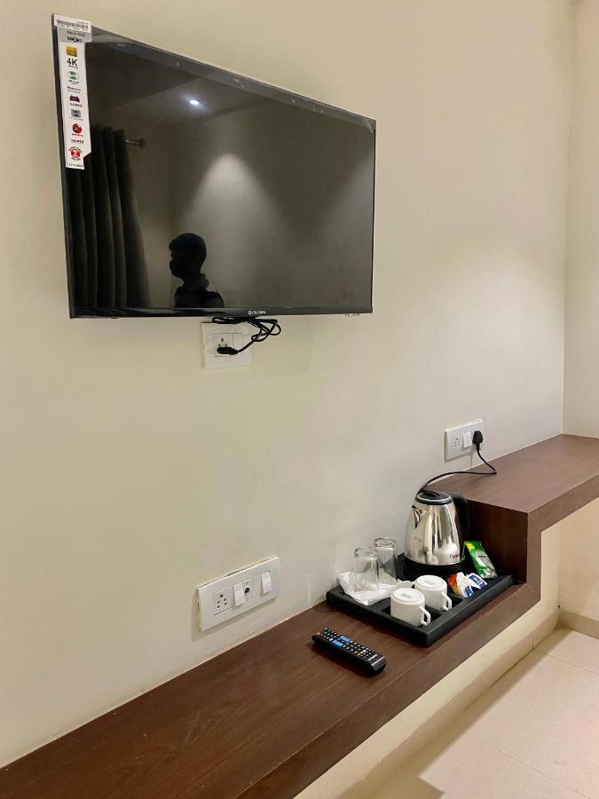 Hotel Vrindavan Palace インドール エクステリア 写真