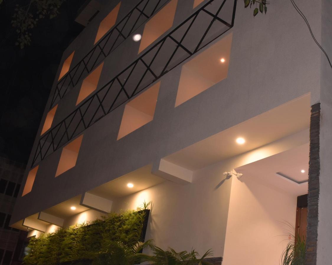 Hotel Vrindavan Palace インドール エクステリア 写真