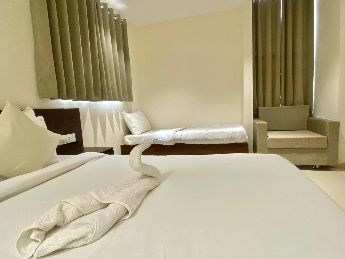 Hotel Vrindavan Palace インドール エクステリア 写真