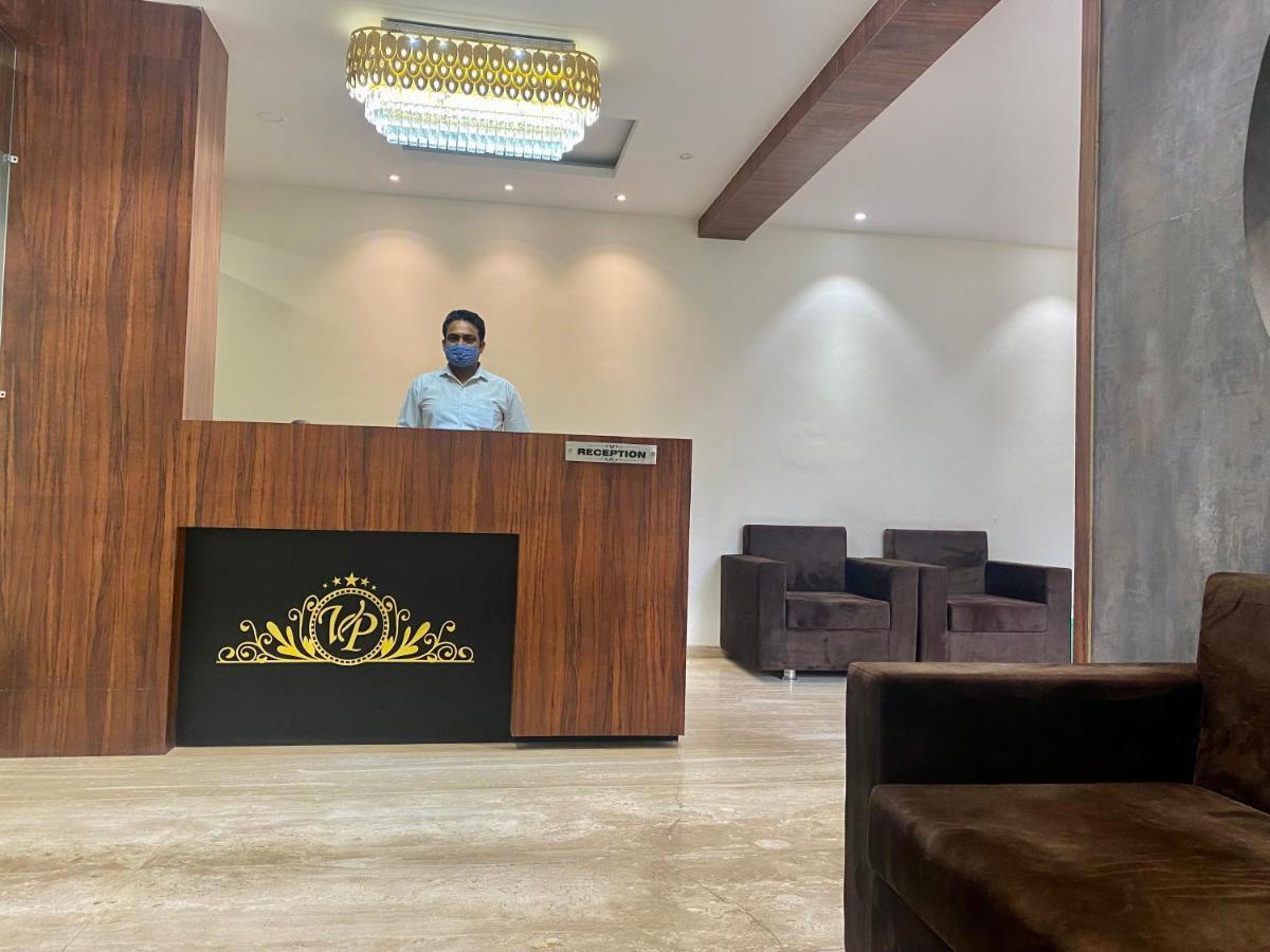 Hotel Vrindavan Palace インドール エクステリア 写真