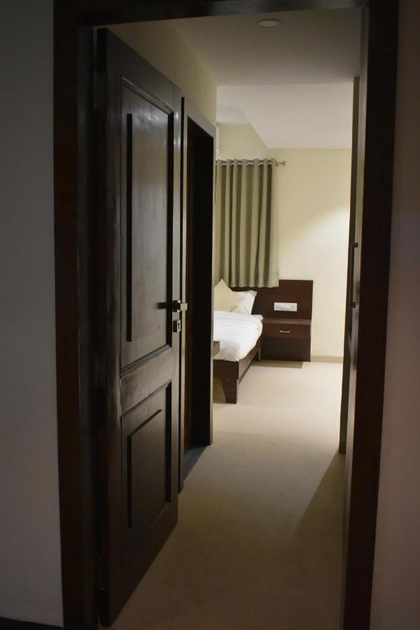 Hotel Vrindavan Palace インドール エクステリア 写真