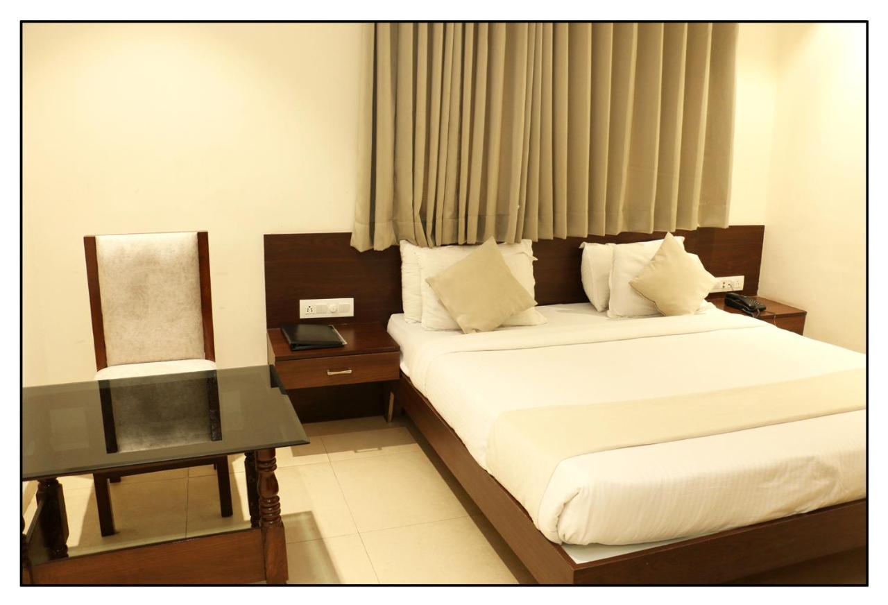 Hotel Vrindavan Palace インドール エクステリア 写真