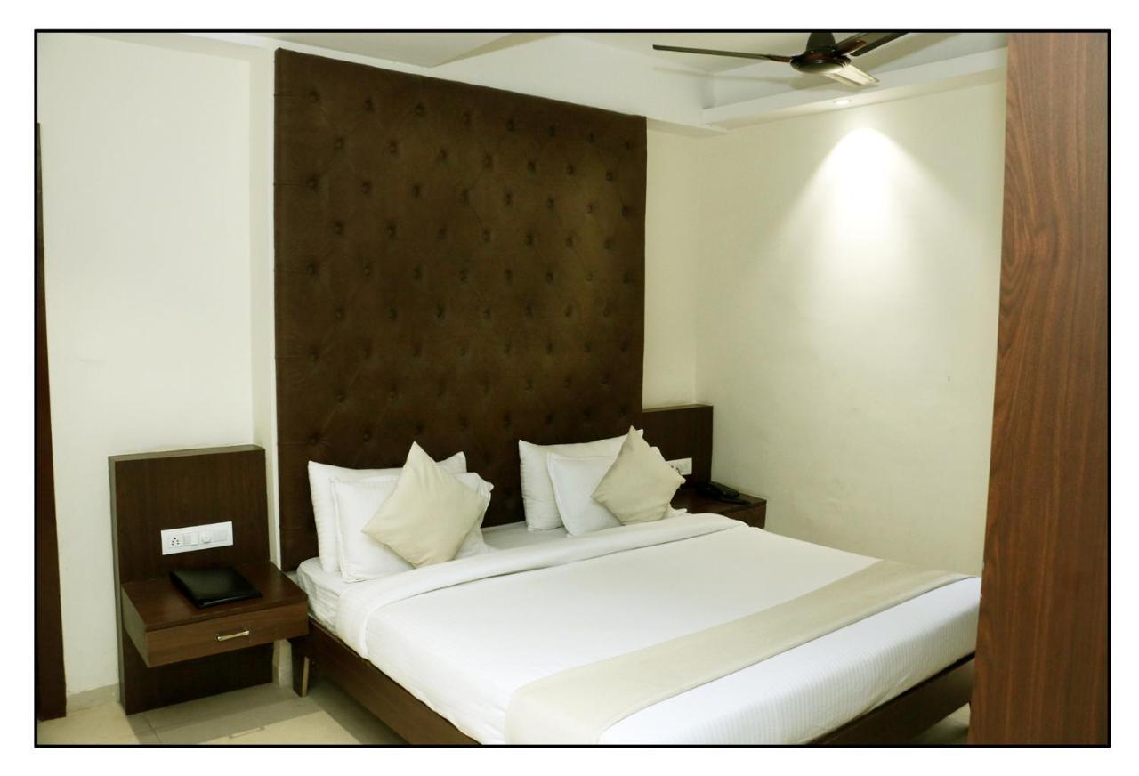 Hotel Vrindavan Palace インドール エクステリア 写真