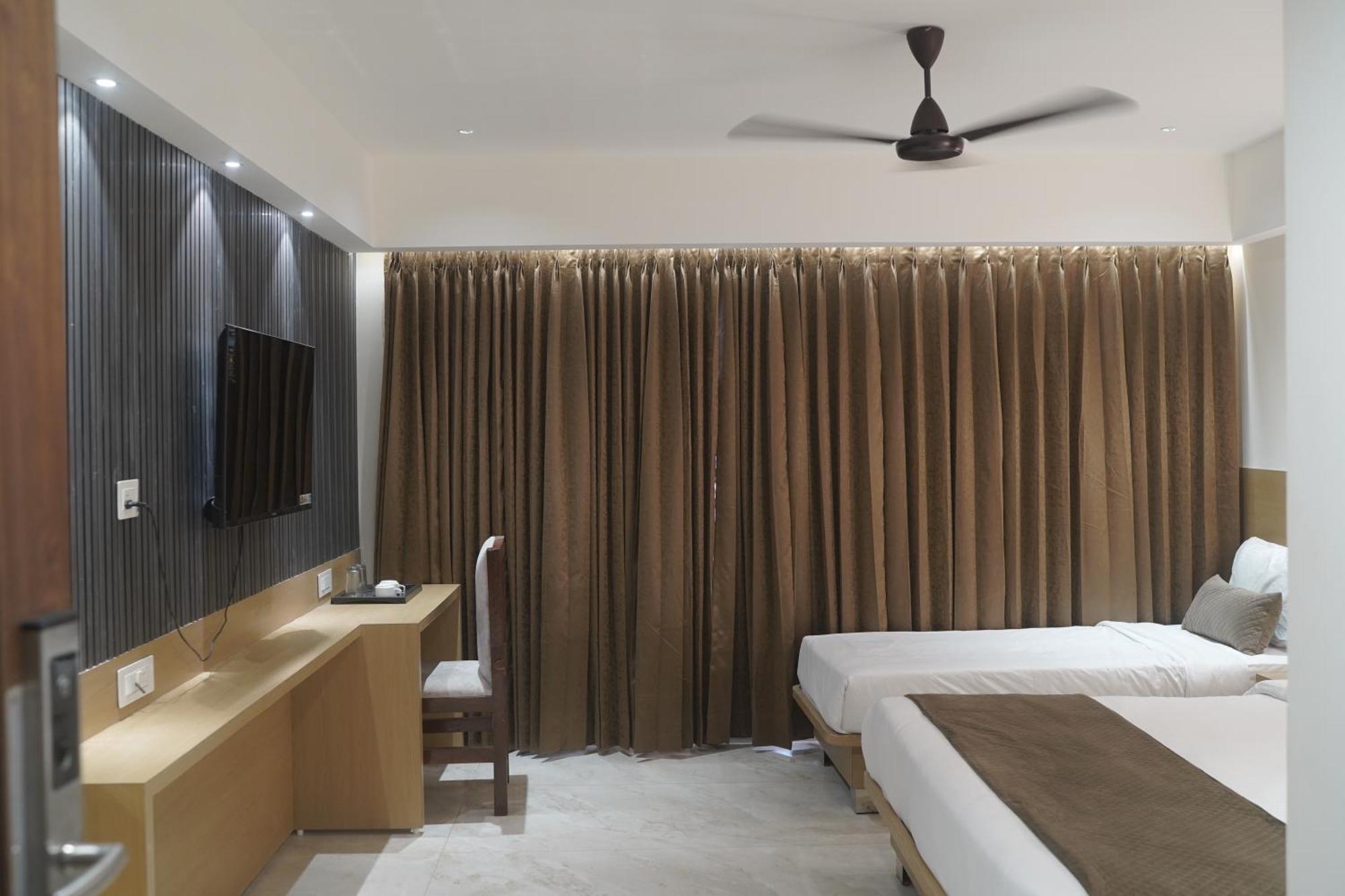 Hotel Vrindavan Palace インドール エクステリア 写真