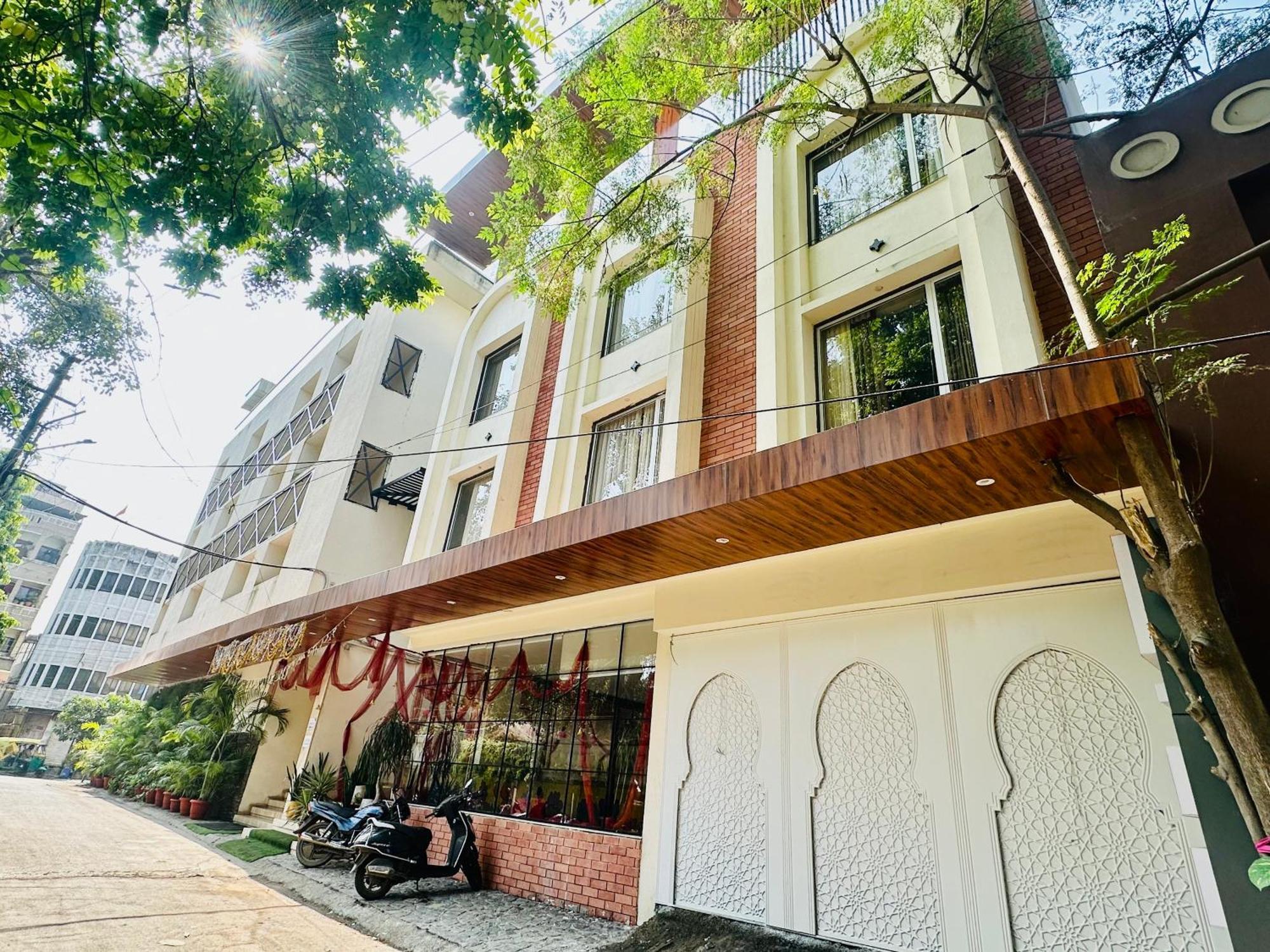 Hotel Vrindavan Palace インドール エクステリア 写真